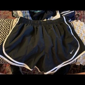 Women’s black Nike Tempo shorts - size large